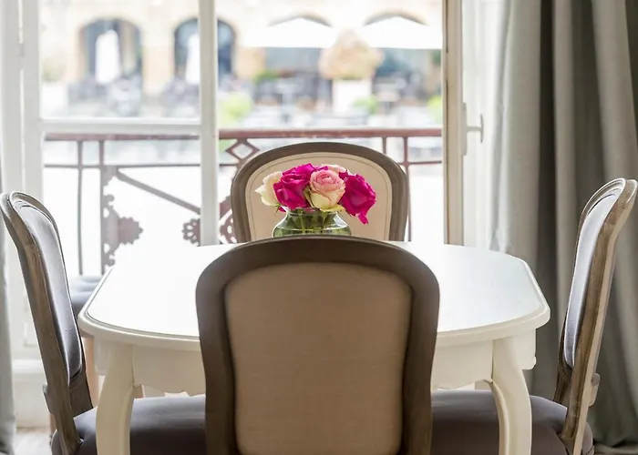 Suites Mana - Bleu Pacifique - Vue Sur Place Ducale Avec Parking Prive Inclus